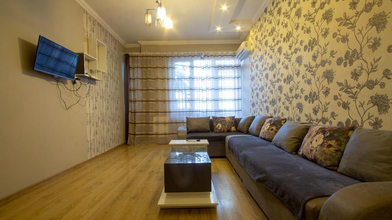 Home Apartments Тбилиси Екстериор снимка