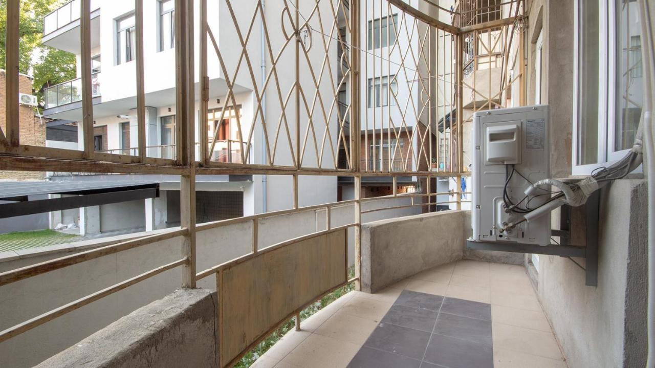 Home Apartments Тбилиси Екстериор снимка